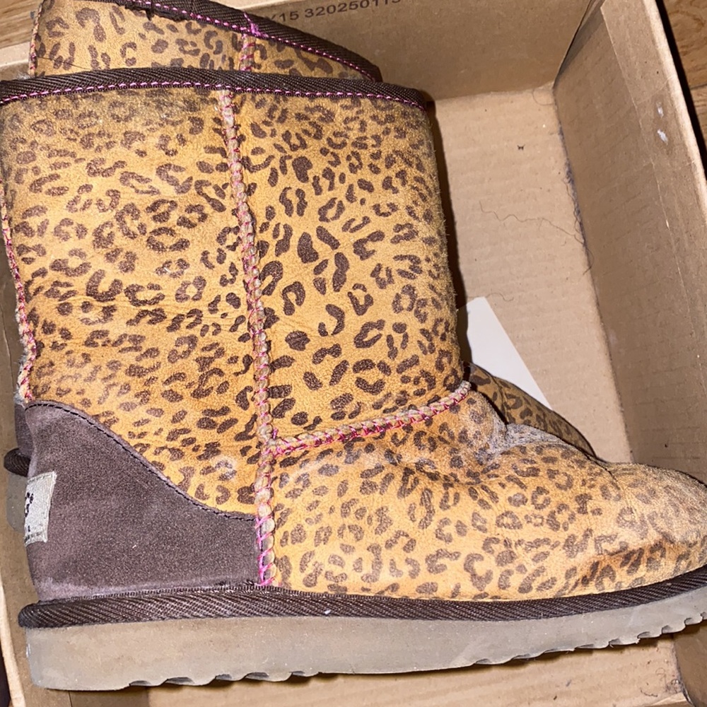 Uggs - Picture 4 of 6